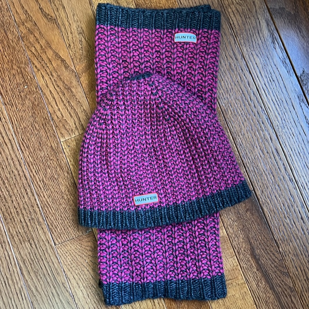 Hunter Logo Beanie Knit Hat And Infinity Scarf Set